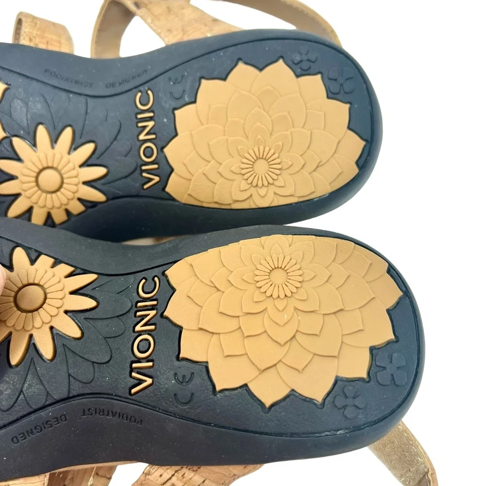 Vionic women's Amber gold cork adjustable strap sandals size 6